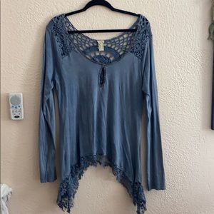 Gimmicks - SZ L casual top Cotton w/Rayon accent